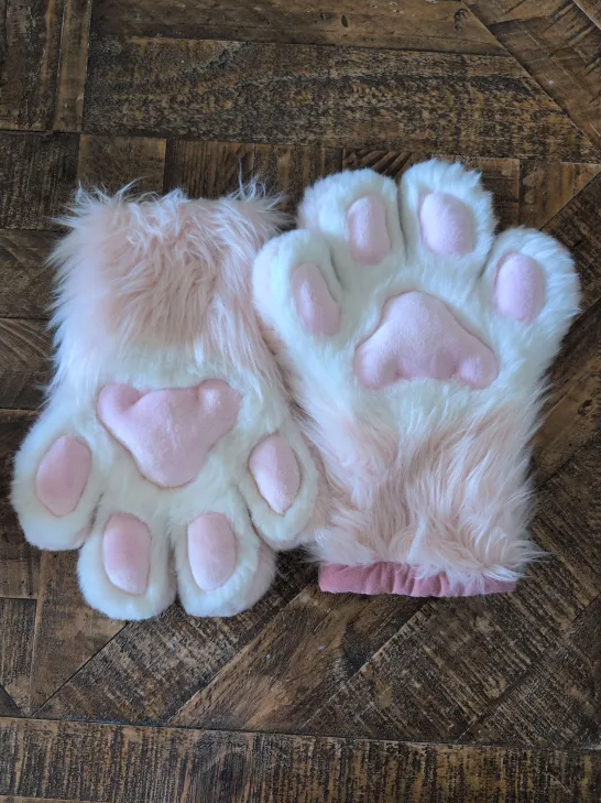 Custom paw detail
